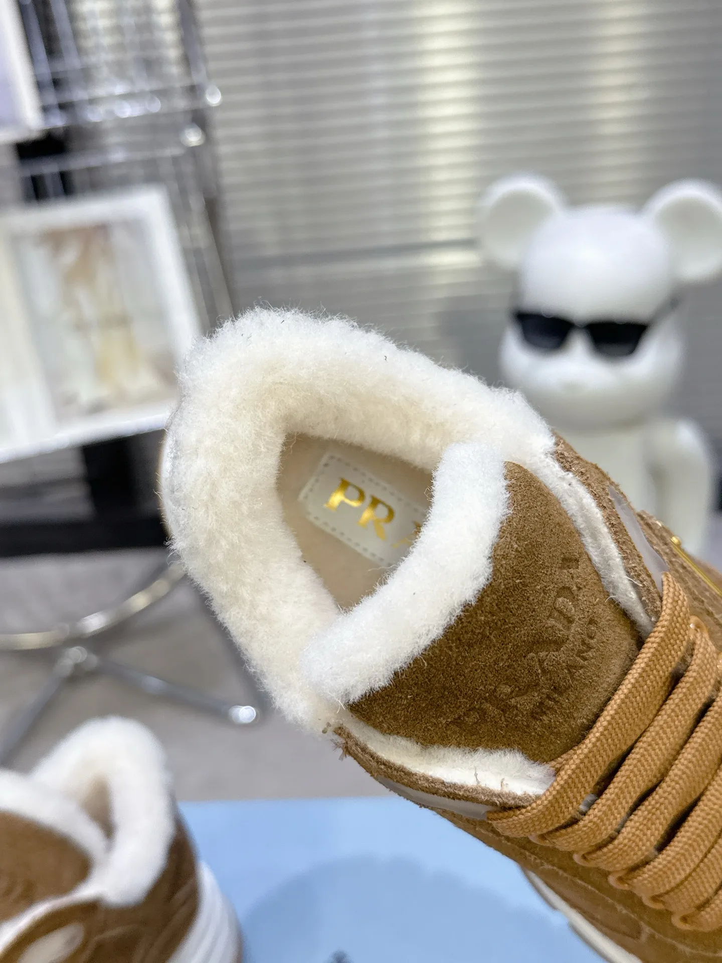 【PRADA】P: 660💰Couple style▪️Size: Women’s 35-40⚛Size: Men’s 39-44(45 customized) 2025 𝐬𝐬Prada’s new product, coming with strength! ❣️Many Internet celebrities have the same style, fashionable and versatile nice items, original shoes are developed and purchased from Italian counters, and are reproduced 1:1 according to the original taste. This year’s theme is not to be defined, embodying texture through simplicity💛From thick-soled sneakers to zigzag short boots to 2025 flat shoes, everything reveals a sure-fire momentum... It combines gentleness and handsomeness, the finishing touch for women❤️ Wear-resistant and ultra-light two-color outsole.